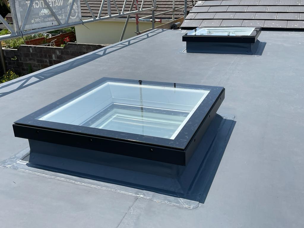 Flat rooflights bedded into a single-ply membrane flat roof, Clos de Patier